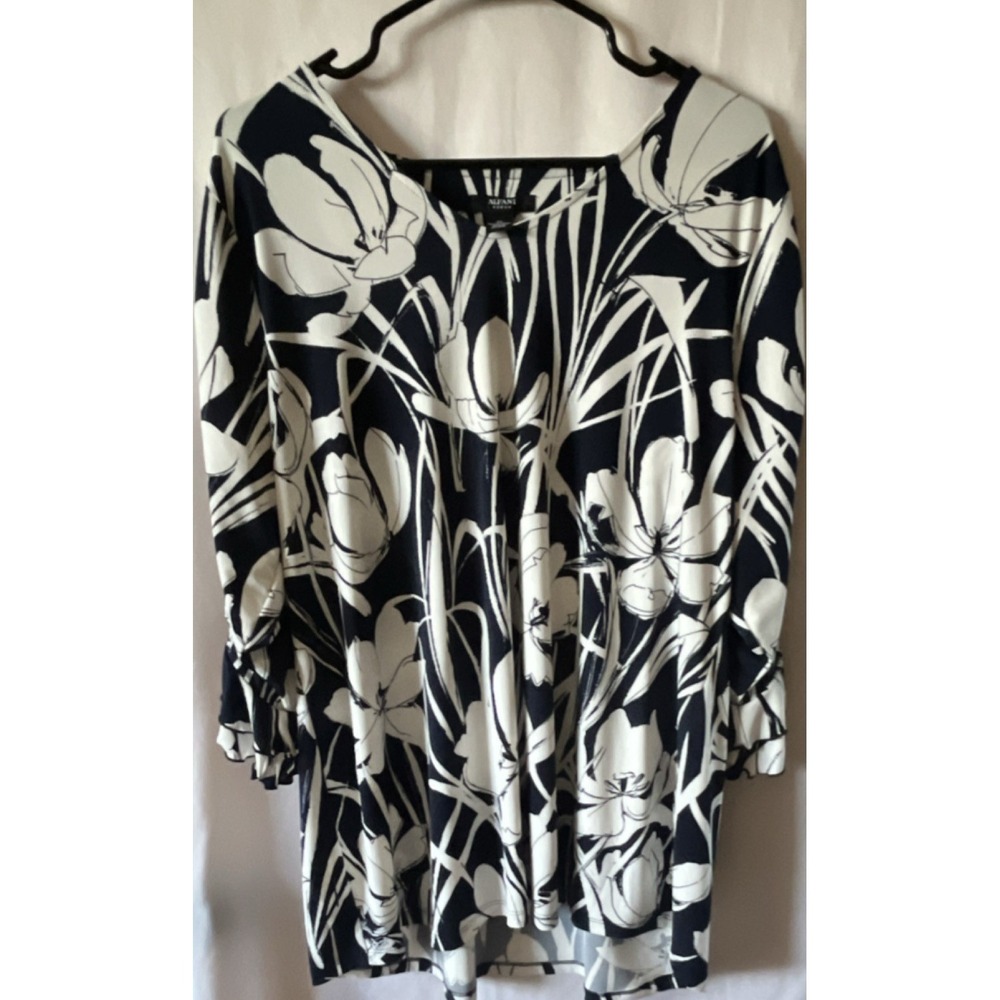 Alfani Woman Knit Boat Neck Tunic Blouse 1X Navy White Floral 3/4 Ruffle